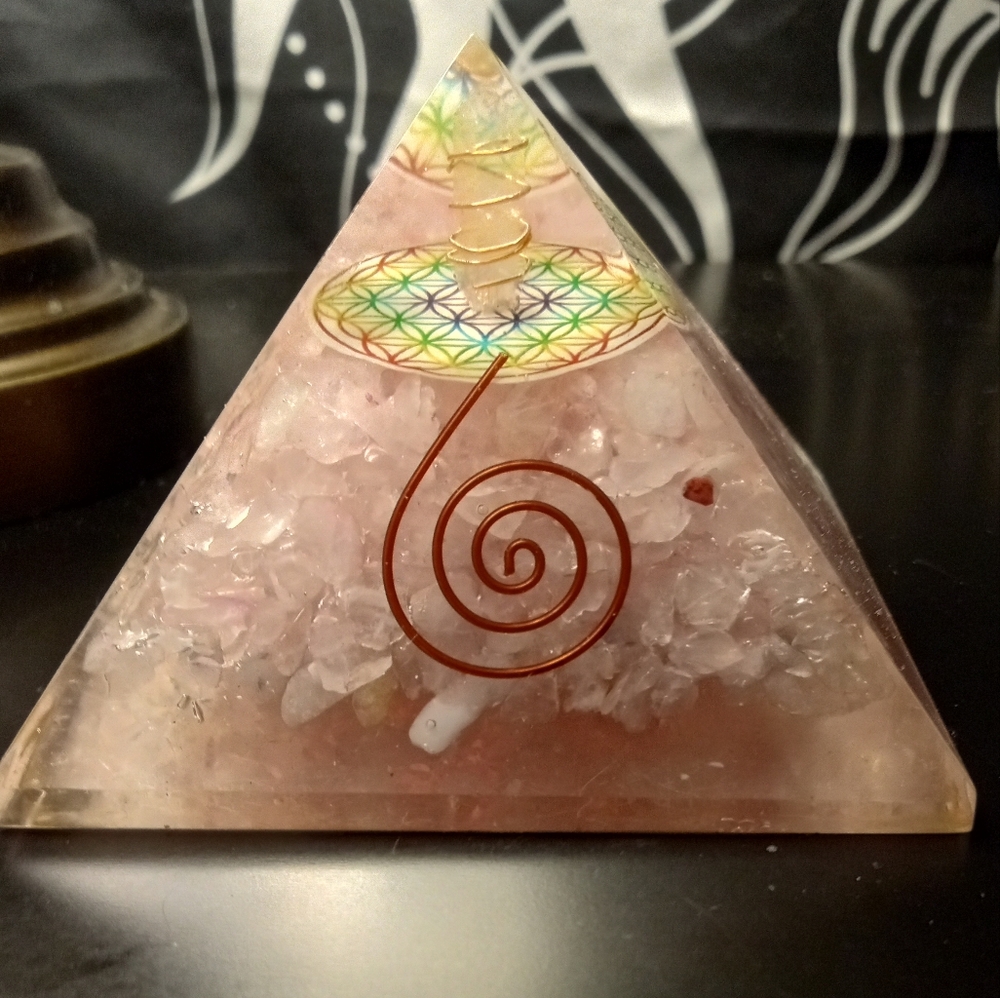 Rose Quartz Pyrmid